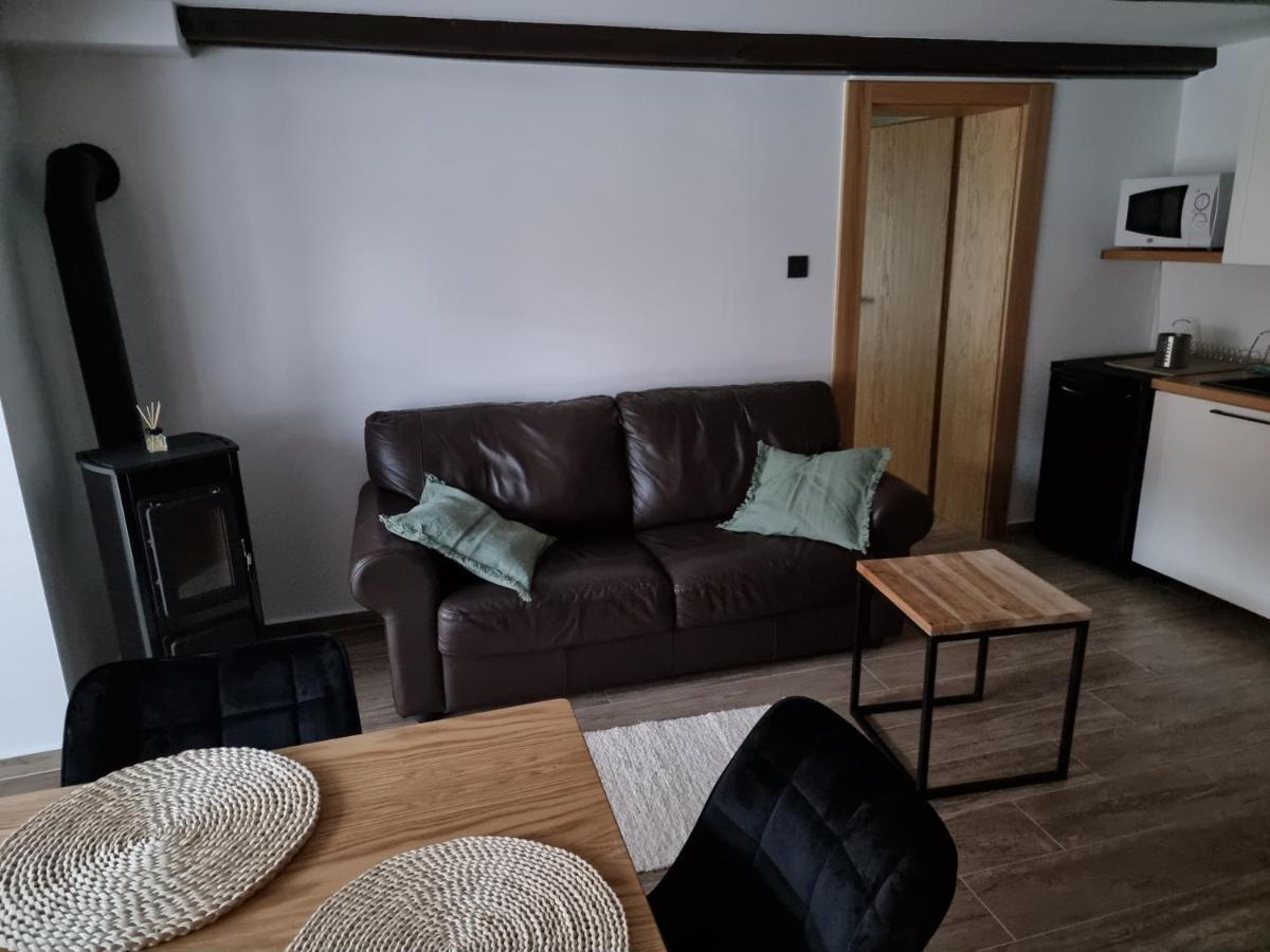 Holiday House Laura Жьяр Екстер'єр фото