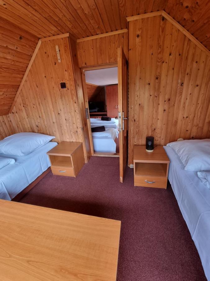 Holiday House Laura Жьяр Екстер'єр фото