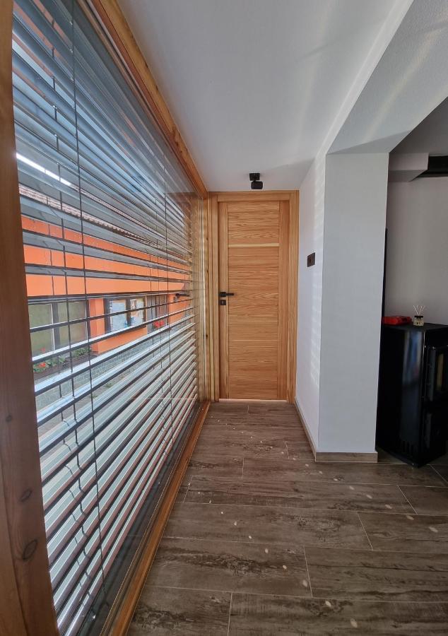 Holiday House Laura Жьяр Екстер'єр фото