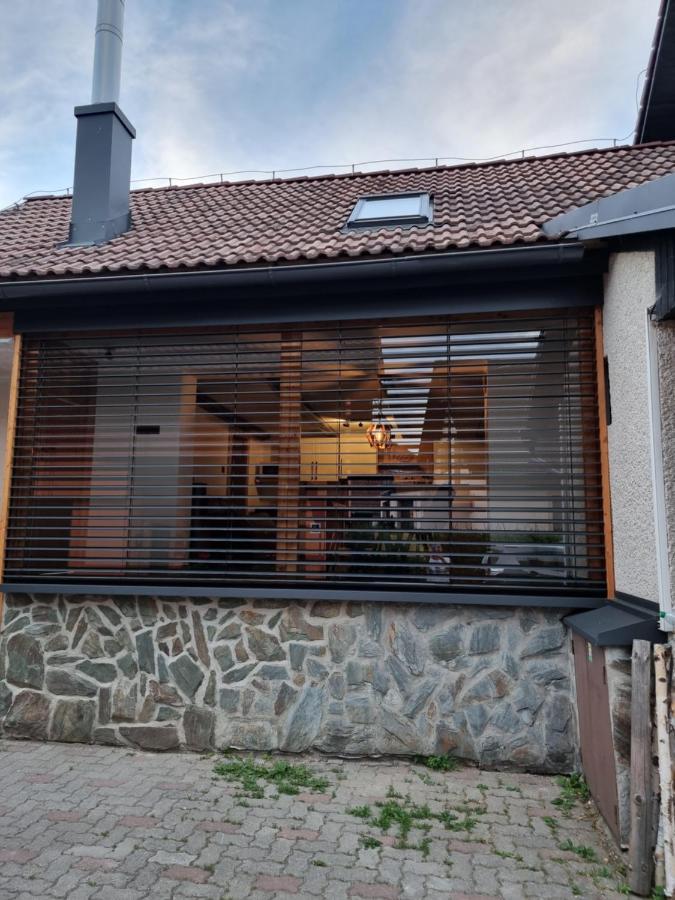 Holiday House Laura Жьяр Екстер'єр фото