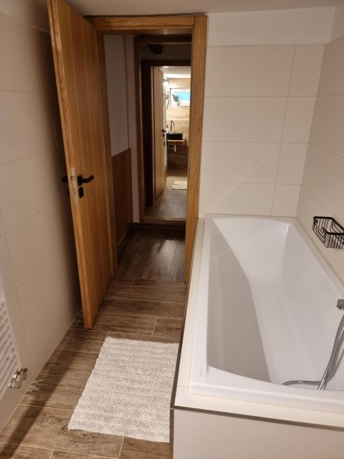 Holiday House Laura Жьяр Екстер'єр фото