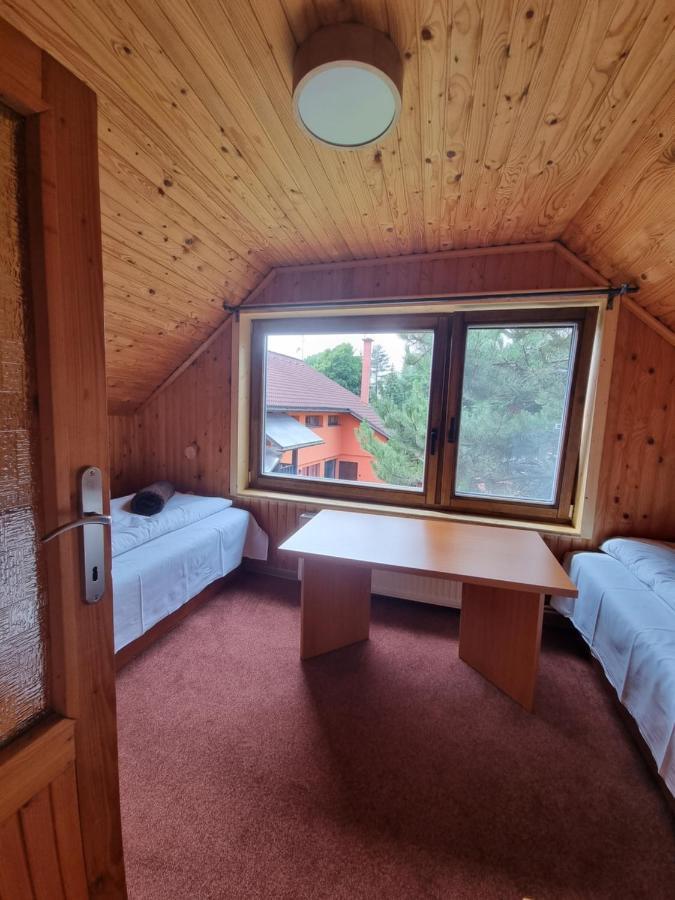 Holiday House Laura Жьяр Екстер'єр фото
