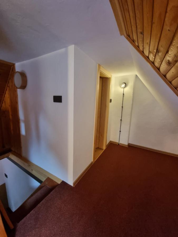 Holiday House Laura Жьяр Екстер'єр фото
