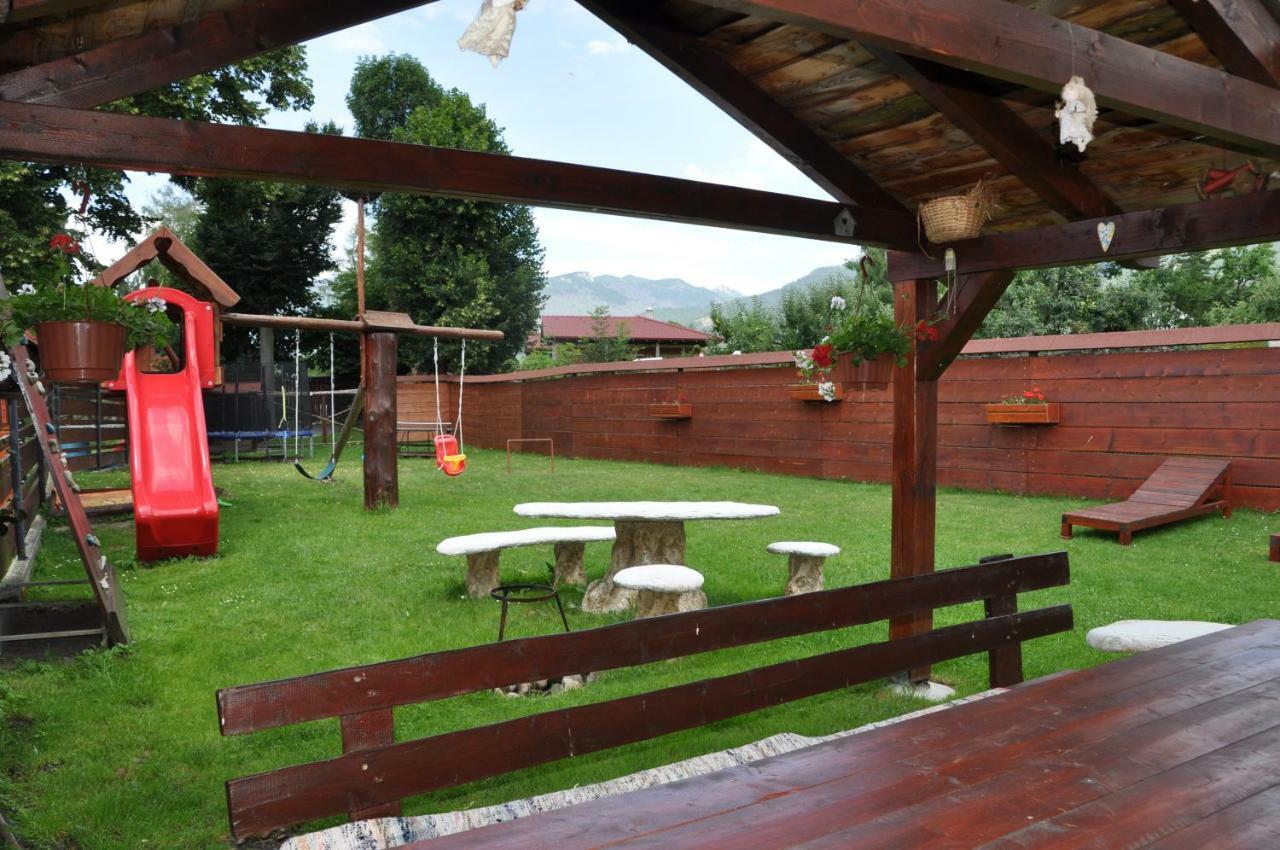 Holiday House Laura Жьяр Екстер'єр фото