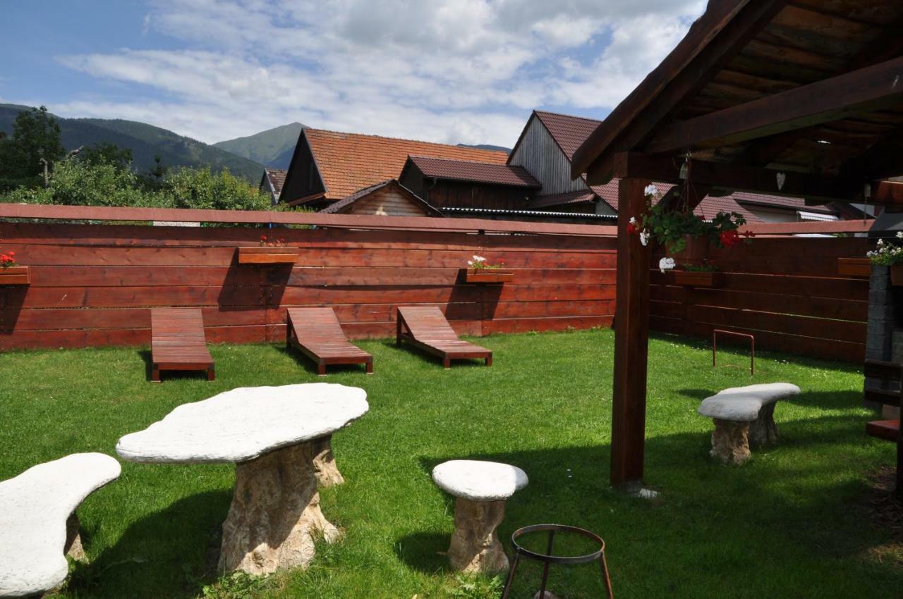 Holiday House Laura Жьяр Екстер'єр фото